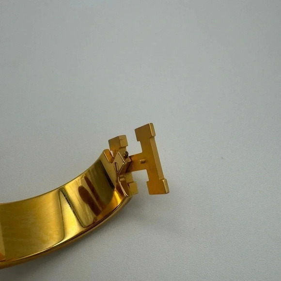 HERMES Click H Bracelet Yellow Gold with Yellow Enamel - Picture 5 of 10